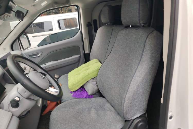 Used Ruichi R5 2025 Model Passenger Vehicle Smart Driving Ultra-Charging Edition, Beyond Type I Left Front Seat