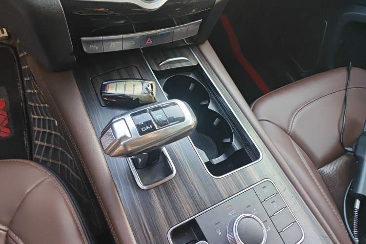 Used Haval H9 2017 2.0T Gasoline 4x4 Comfort Edition 5 Seats Gear Lever