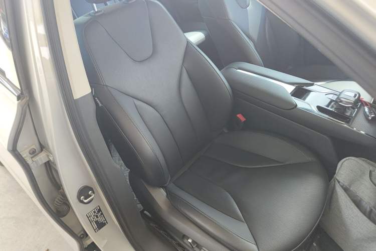 Used Hongqi E-QM5 2022 431 km Charge & Enjoy Edition Right Front Seat