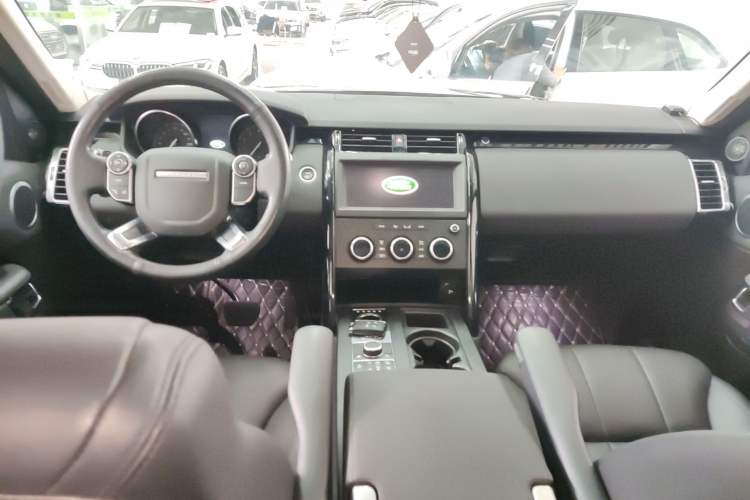 Used Land Rover Discovery 2018 3.0 SC V6 SE Center Console