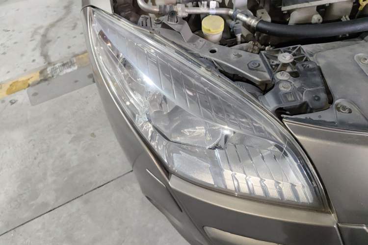 Used Renault Megane 2011 CC 2.0 Fashion Navigation Edition Right Front Headlight