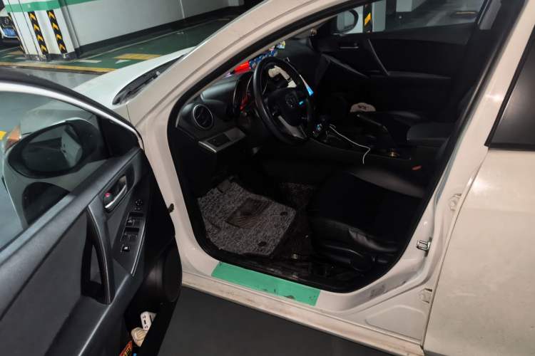 Used Mazda 3 2015 Sedan 1.6L Automatic Elite Model
