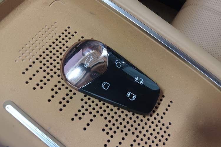 Used VOYAH Dream 2025 PHEV Four-Wheel-Drive Flagship Kunpeng Edition Interior 1