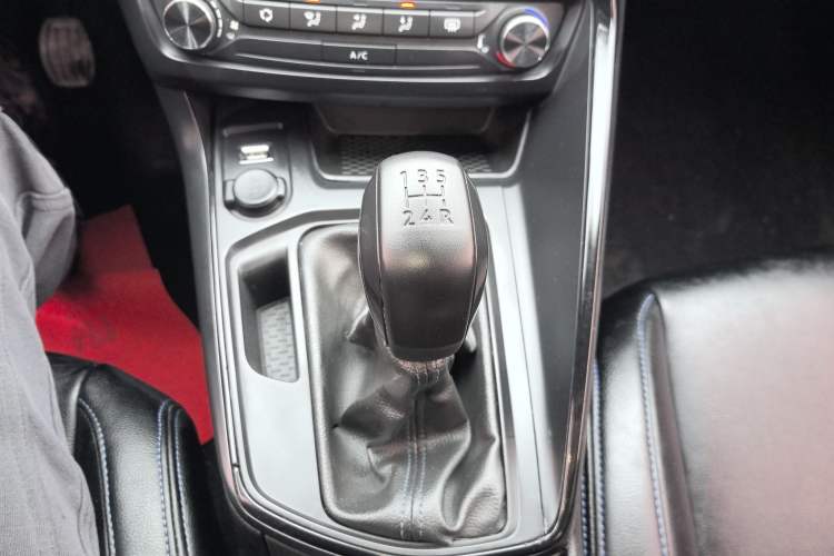 Used Peugeot 308 2016 1.6L Manual Fashion Edition Gear Lever