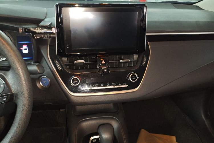 Used Toyota Corolla 2021 Dual-Motor 1.8L E-CVT Elite Edition Audio And AC Panel