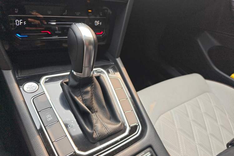 Used Volkswagen Magotan 2023 2 Million Units Commemorative Edition 330TSI DSG Luxury Version Gear Lever