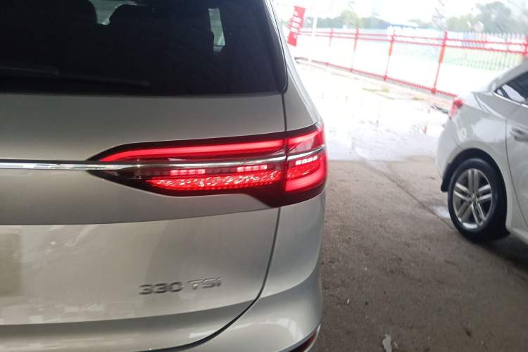 Used Volkswagen Viloran 2024 330TSI Luxury Edition Right Rear Taillight
