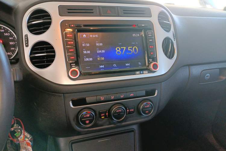 Used Volkswagen Tiguan 2015 1.8TSI Automatic Two-Wheel Drive Comfort Edition Audio And AC Panel