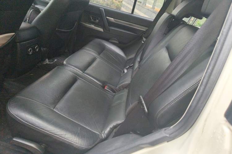 Used Mitsubishi Pajero 2015 3.0L Automatic Elite Plus Version China V Standard