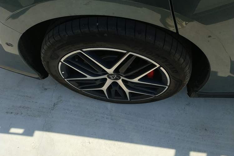 Used BYD Han L 2025 DM-p Four-Wheel-Drive LiDAR Flagship Model Right Rear Wheel Hub