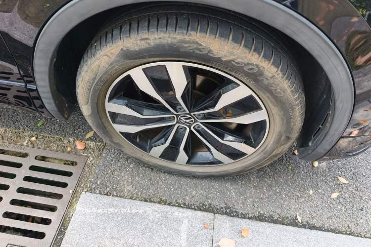 Used Volkswagen Tiguan L 2022 330TSI Automatic Two-Wheel Drive R-Line Enhanced Edition Right Front Wheel Hub