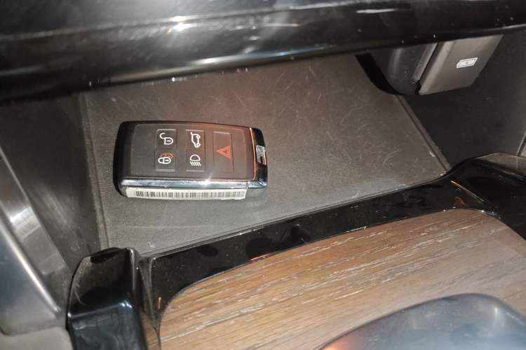 Used Land Rover Discovery Sport New Energy 2022 Facelifted P300e Plug-in Hybrid Electric Version
