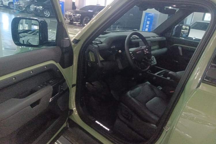 Used Land Rover Defender 2023 110 3.0T P400 75th Anniversary Legend Edition Driver Seat