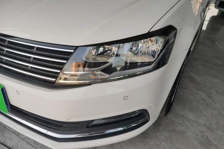 Used Volkswagen Lavida 2015 1.6L Automatic Comfort Edition Left Front Headlight