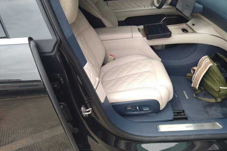 Used Nio ET9 2025 100kWh Signature Edition Right Front Seat