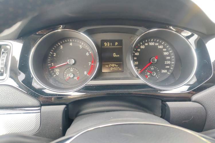 Used Volkswagen Sagitar 2017 230TSI Automatic Comfort Version Instrument Cluster