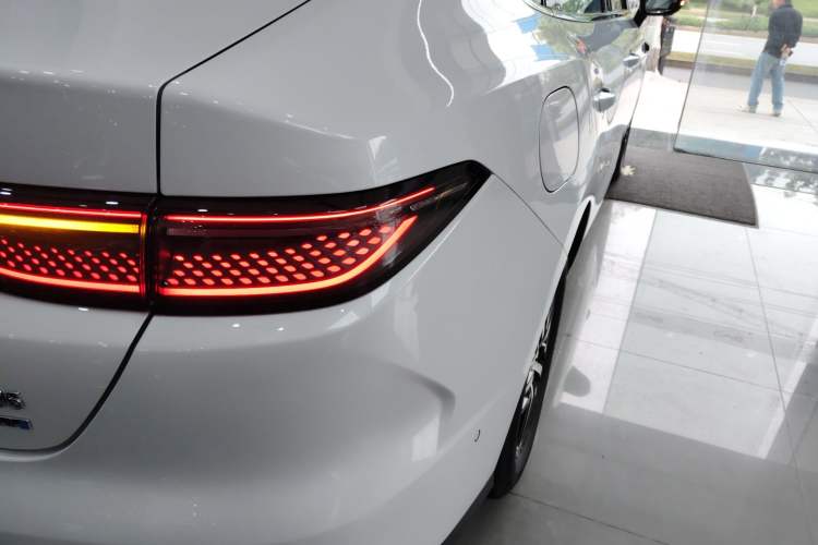 Used BYD Seal 05 DM-i 2025 DM-i Intelligent Drive 120KM Flagship Model Right Rear Taillight