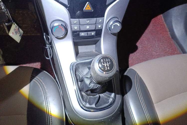 Used Chevrolet Cruze 2013 Hatchback 1.6L Manual Luxury Model
