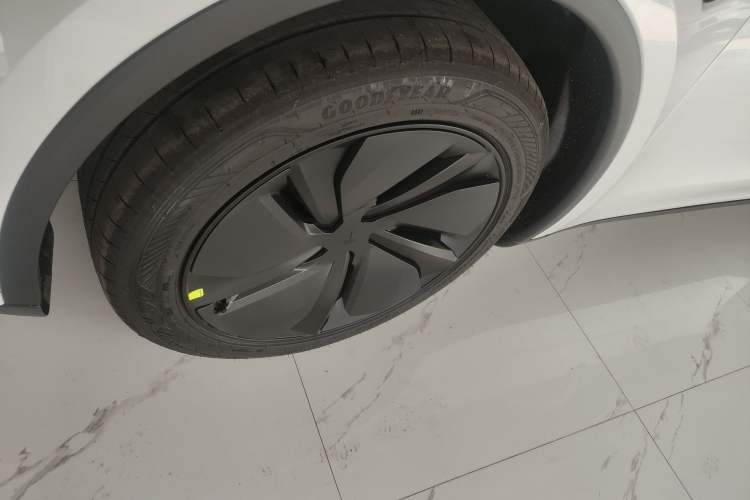 Used Tesla Model Y 2026 Rear-Drive Model Exterior 4