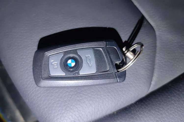 Used BMW 3 Series 2015 320i Luxury Line Stylish Edition