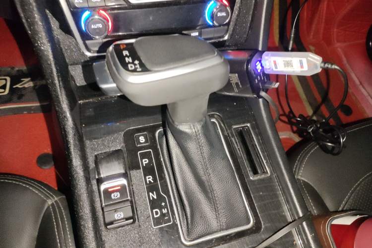 Used Zotye T600 Coupe 2017 1.5T Automatic Luxury Model Gear Lever