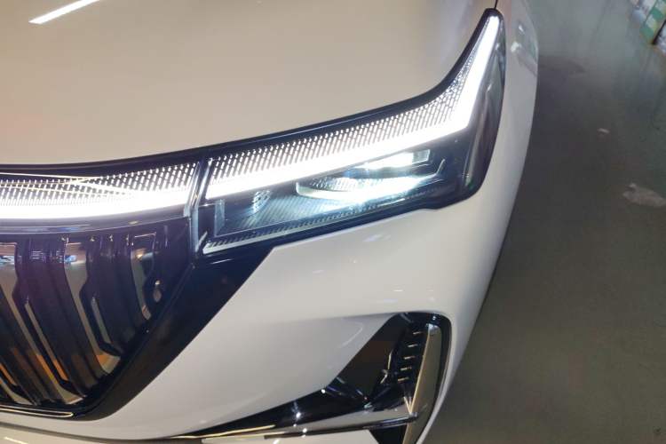 Used Geely Auto FX11 2025 4th Generation 1.5TD DCT Jinxiu Left Front Headlight