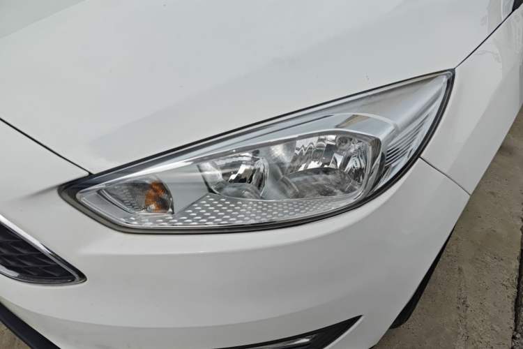 Used Ford Focus 2017 Hatchback 1.6L Automatic Comfort Plus SmartDrive Edition Left Front Headlight