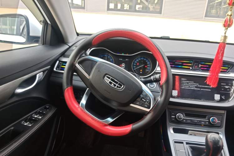 Used Geely Auto Emgrand 2019 Leading Edition 1.5L Manual Luxury Model China VI Standard Steering Wheel