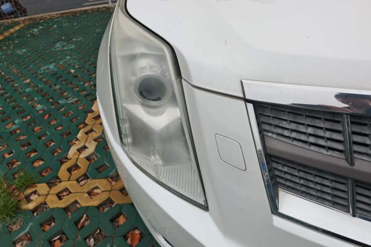 Used Cadillac SRX 2012 3.0L Elite Edition Right Front Headlight