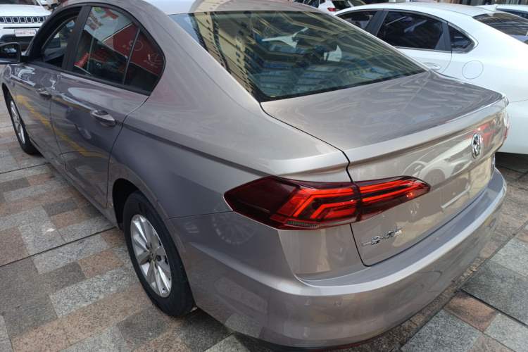 Used Volkswagen Bora 2020 1.5L Manual Fashion Edition
