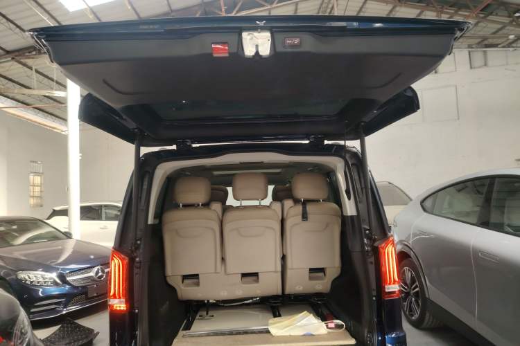 Used Mercedes-Benz V-Class 2021 V 260 Avantgarde Edition
