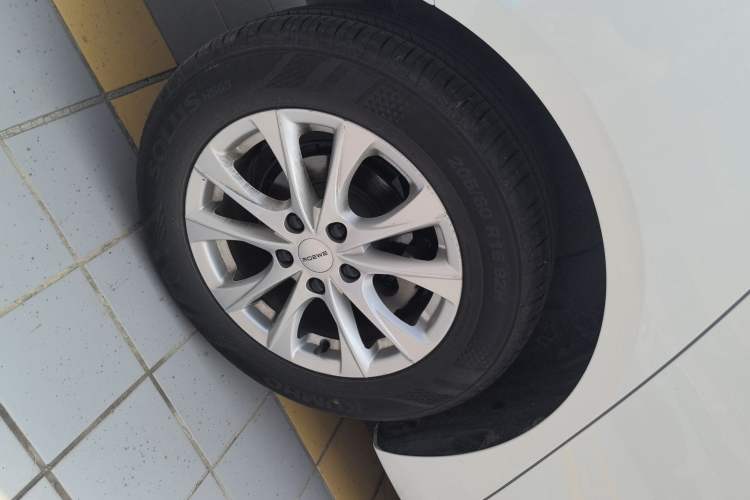 Used Roewe i5 2026 Model 1.5L Manual Comfort Version Right Rear Wheel Hub