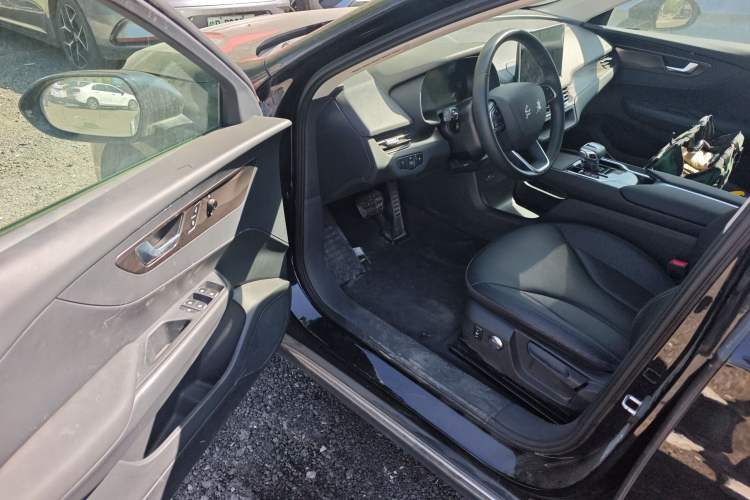 Used Hongqi E-QM5 2021 Online Booking Charging Basic Edition 5 Seats