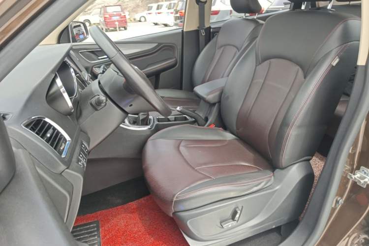 Used Baojun 560 2015 1.8L manual luxury version
