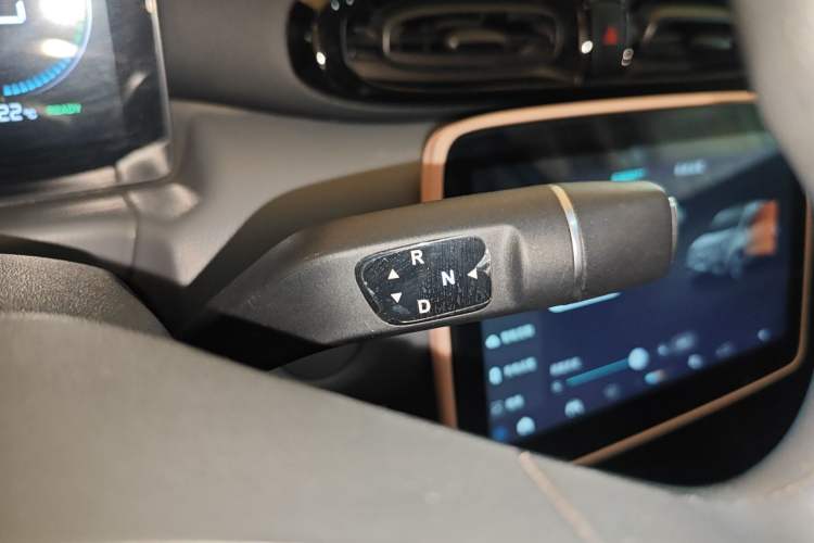 Used Leapmotor T03 2024 403 Comfort Edition Gear Lever