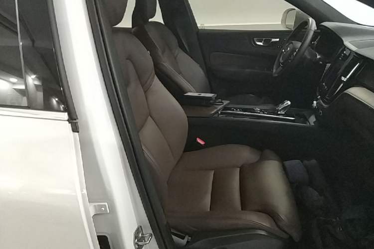 Used Volvo XC60 2022 B5 4x4 Smart Luxury Edition