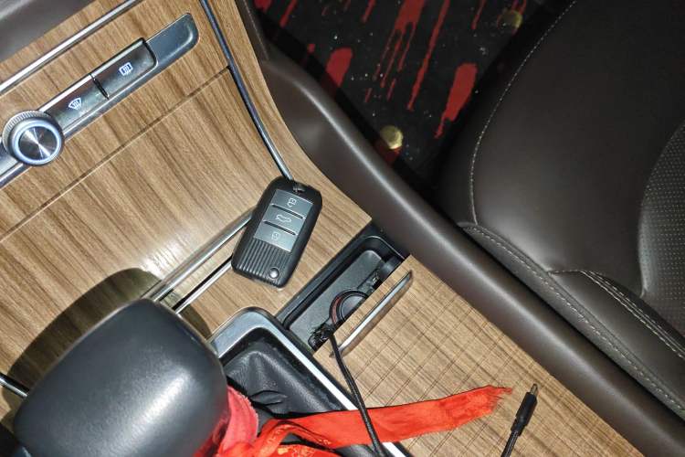 Used Roewe RX8 2019 30T Smart Connectivity Two-Wheel Drive Supreme Flagship Edition
