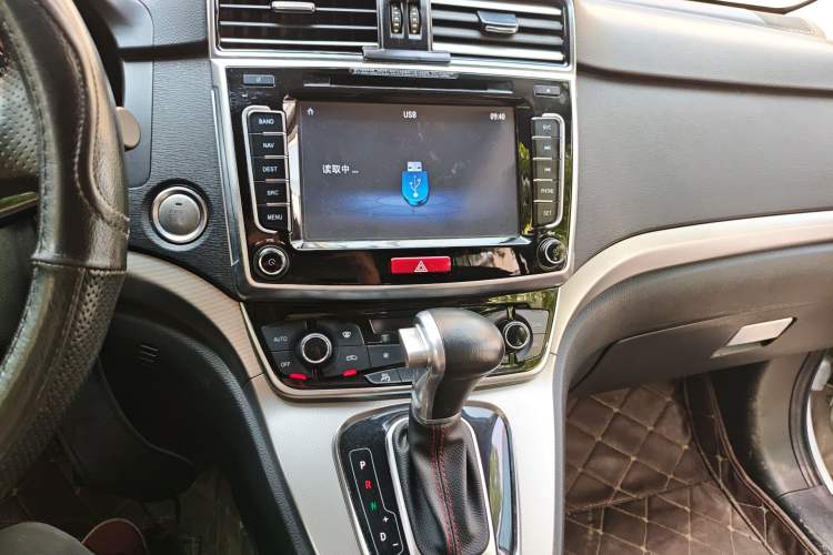 Used Haval H6 2015 Sport Edition 1.5T Automatic Two-Wheel Drive Luxury Model Audio And AC Panel