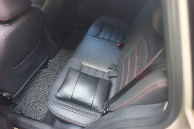 Used Volkswagen Gran Lavida 2013 1.6L Automatic Fashion Model