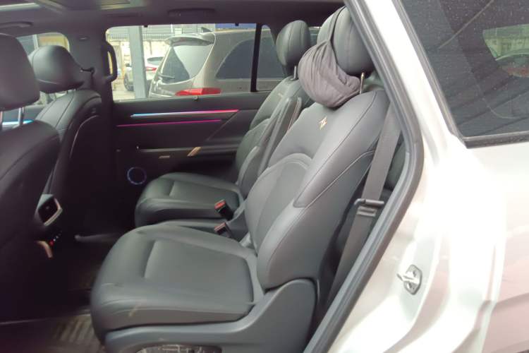 Used Dongfeng eπ eπ008 2024 210Max Range-Extended Version 6 Seats Left Rear Seat