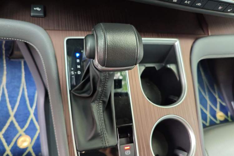 Used Toyota Granvia 2023 2.5L Hybrid Prestige VIP Edition
