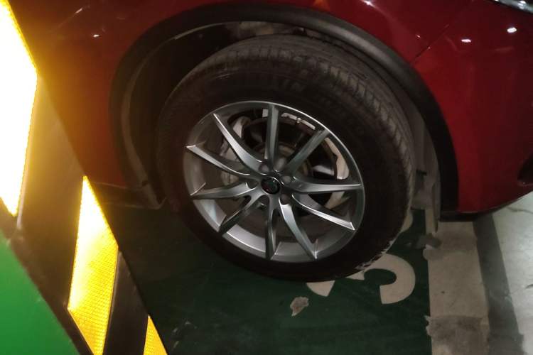 Used Alfa Romeo Stelvio 2017 2.0T 280HP Luxury Edition Right Front Wheel Hub