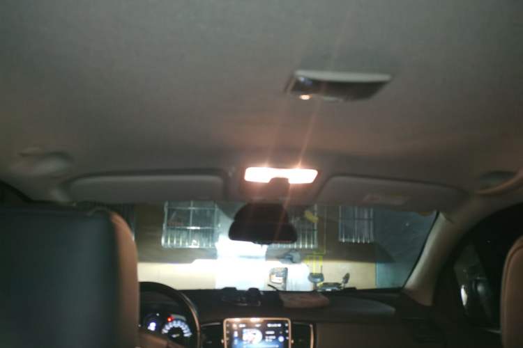 Used Isuzu D-MAX 2022 2.0T Two-Wheel Drive Automatic Gasoline LingShang Version JX4G20A6L
