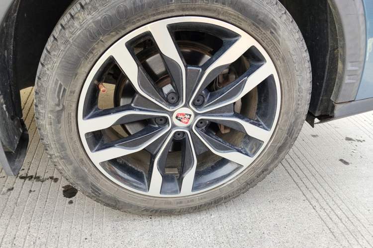 Used Roewe RX5 2016 20T Two-Wheel Drive Manual Transmission Internet Smart Edition Right Front Wheel Hub