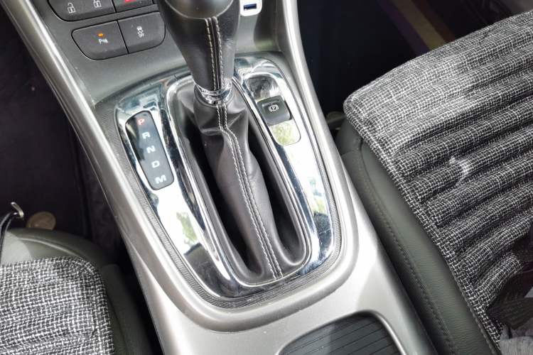 Used Chevrolet Malibu 2014 2.0L Automatic Luxury Edition Gear Lever