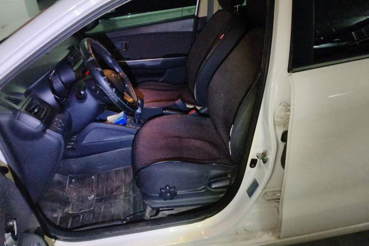 Used Kia K2 2012 Sedan 1.4L MT TOP Commemorative Edition
