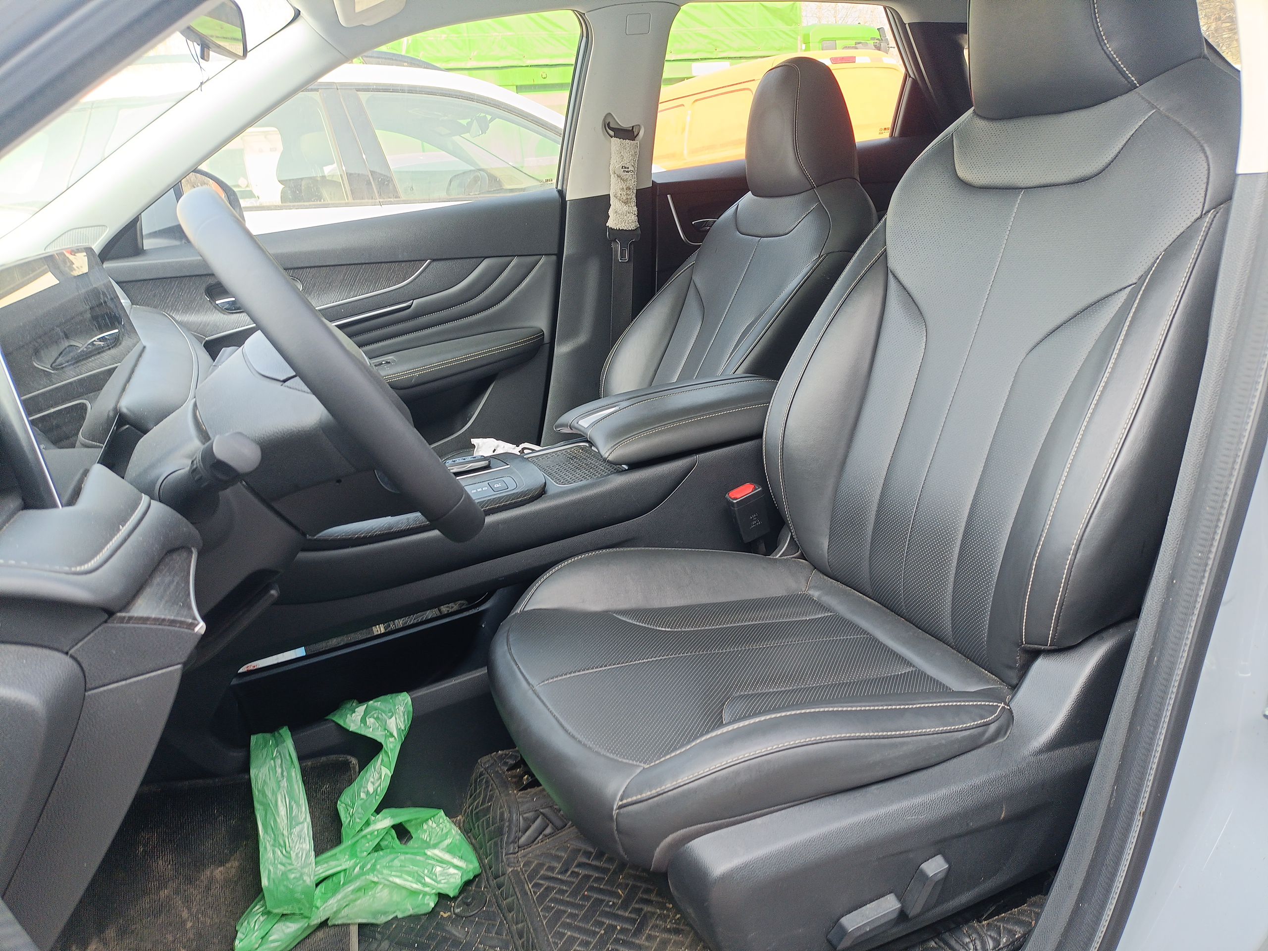 المقاعد الأمامية داخل السيارة