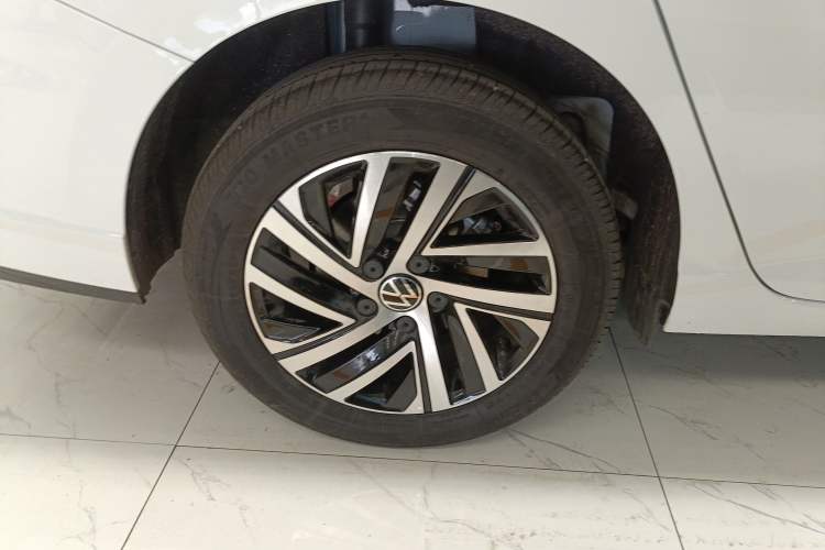 Used Volkswagen Lavida 2024 300TSI DSG Starry Sky Leading Edition Right Rear Wheel Hub