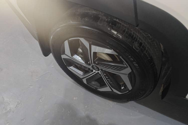 Used Hyundai Tucson 2023 Tucson L 1.5T Automatic Two-Wheel Drive DLX Luxury Edition Right Rear Wheel Hub