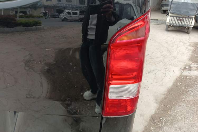 Used Mercedes-Benz Vito 2018 2.0T Elite Version 7 Seats China V Emission Standard Right Rear Taillight